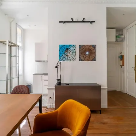 Typical Studio Close To Eiffel Tower And Arc De Triomphe In - Welkeys París
