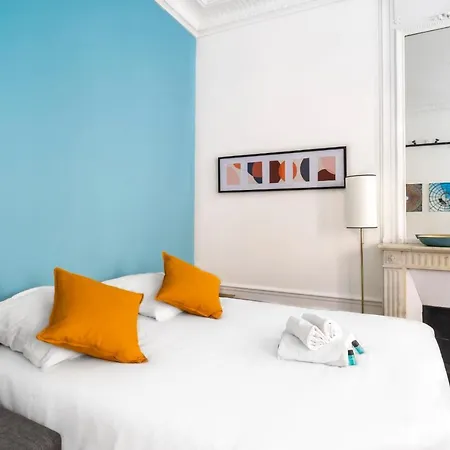 Apartamento Typical Studio Close To Eiffel Tower And Arc De Triomphe In - Welkeys *
