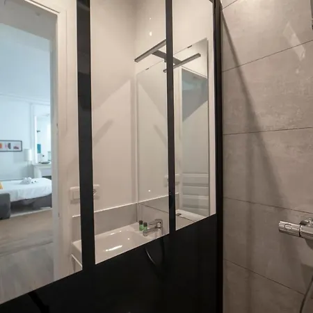 Apartamento Typical Studio Close To Eiffel Tower And Arc De Triomphe In - Welkeys París