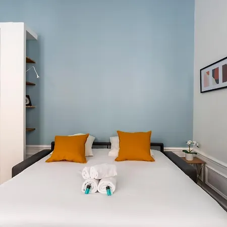 Typical Studio Close To Eiffel Tower And Arc De Triomphe In - Welkeys * París