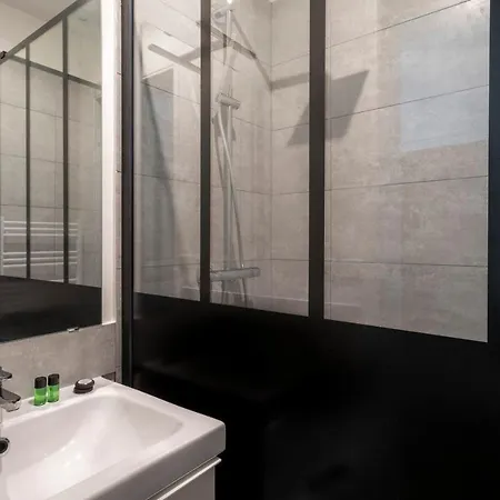 Apartamento Typical Studio Close To Eiffel Tower And Arc De Triomphe In - Welkeys *